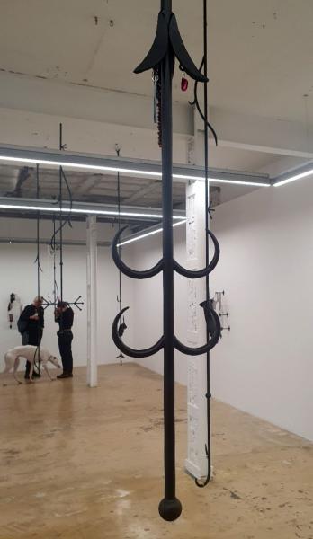 Paiet garām, atstāt pēdas