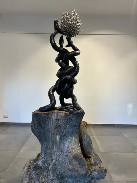 Snakes look at the eternal flame